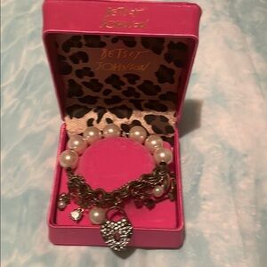 Betsey Johnson bracelet comes with box